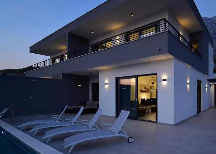 Alexandra - Μακάρσκα