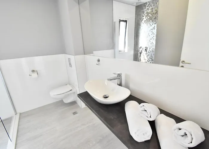 Alexandra - Μακάρσκα