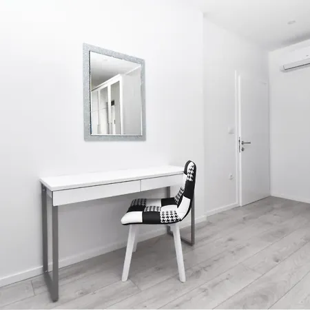 Alexandra - * Makarska