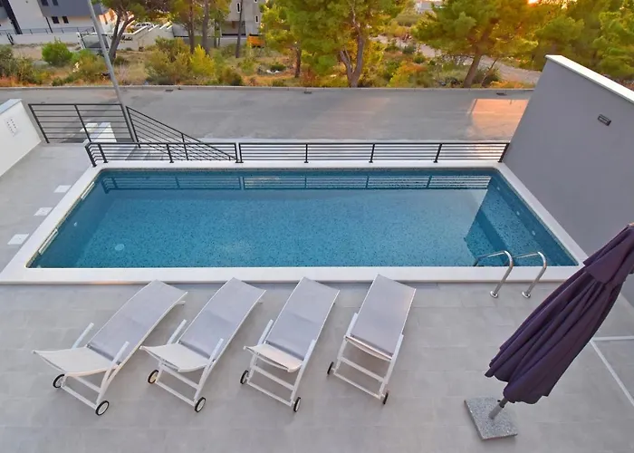 Вілла Alexandra - *